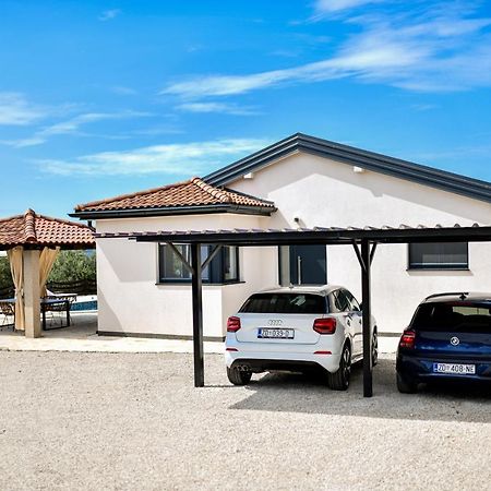 Wonderful Holiday House Bruno With Heated Pool Zara Esterno foto