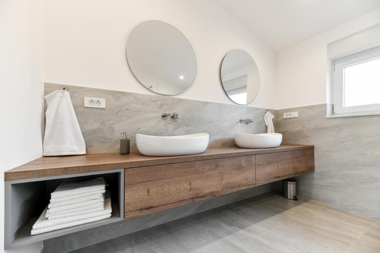 Wonderful Holiday House Bruno With Heated Pool Zara Esterno foto