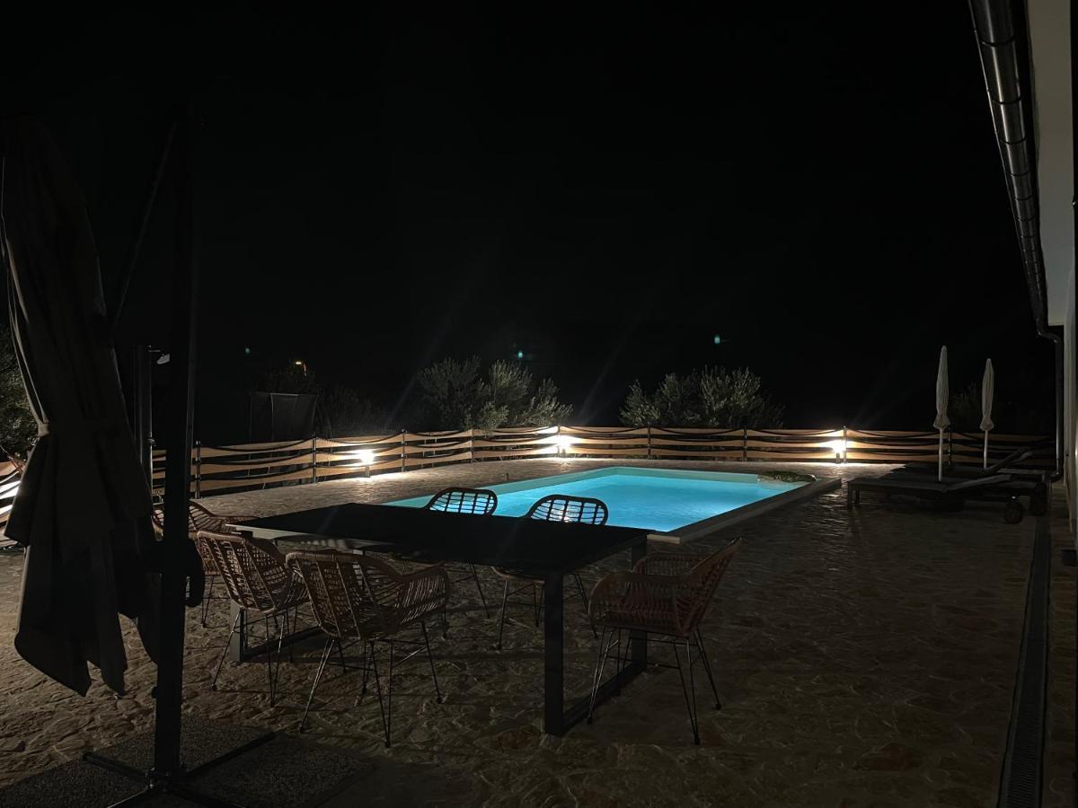 Wonderful Holiday House Bruno With Heated Pool Zara Esterno foto