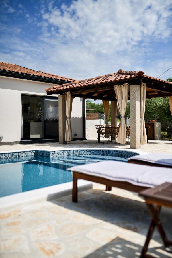 Wonderful Holiday House Bruno With Heated Pool Zara Esterno foto