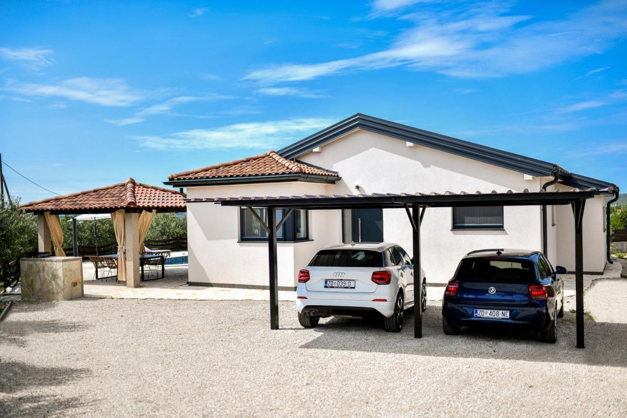 Wonderful Holiday House Bruno With Heated Pool Zara Esterno foto