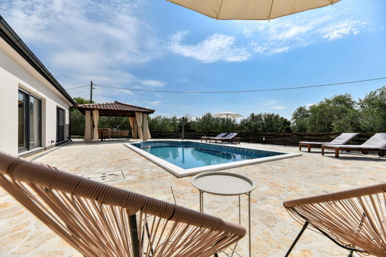 Wonderful Holiday House Bruno With Heated Pool Zara Esterno foto