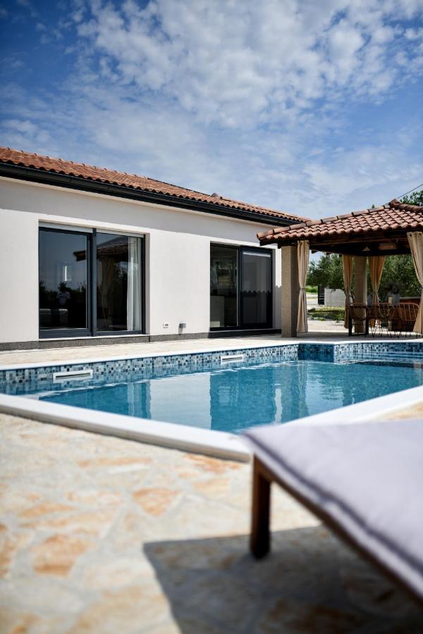 Wonderful Holiday House Bruno With Heated Pool Zara Esterno foto