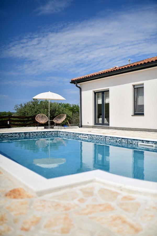 Wonderful Holiday House Bruno With Heated Pool Zara Esterno foto