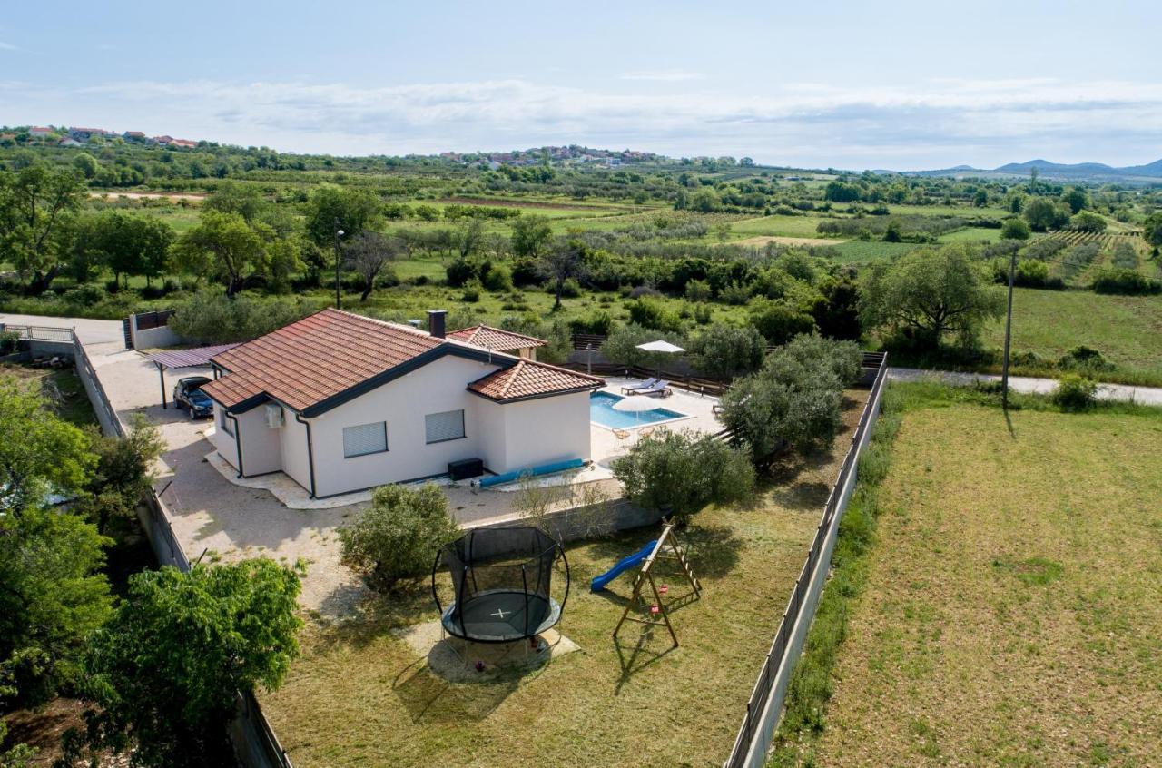 Wonderful Holiday House Bruno With Heated Pool Zara Esterno foto